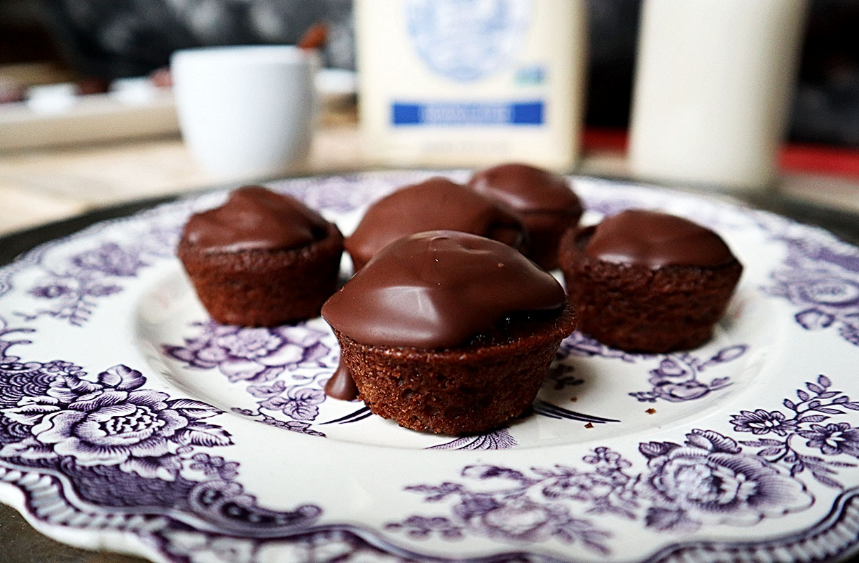 Mini chocolate cakes